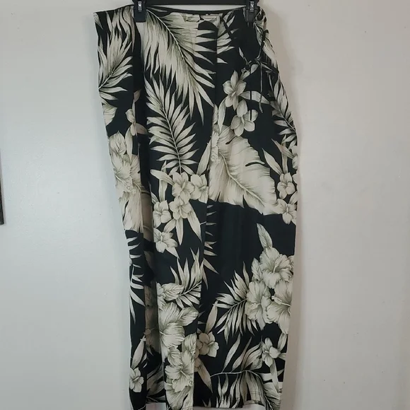 Tommy Bahama Silk Big Floral Pattern True Wrap Maxi Skirt Size 12 Black White - Picture 1 of 10